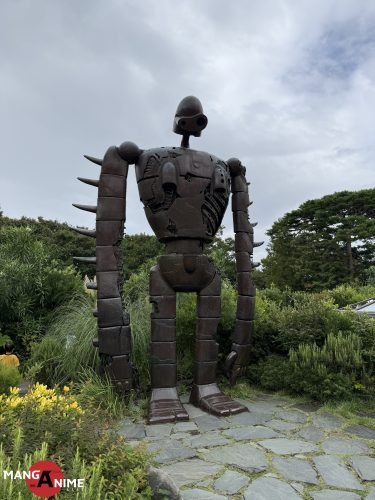 Robot de El castillo en el cielo en el exterior del Museo Ghibli