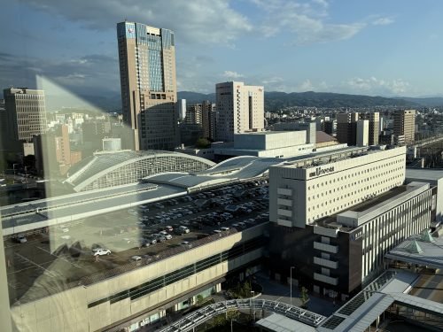 Vista de la estación de tren en Kanazawa