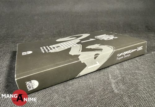 Cubierta negra del volumen 1 de MARS de Fuyumi Sōryō