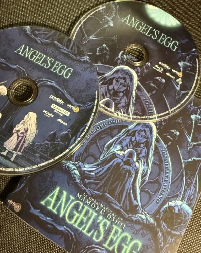 Detalle de los discos de Angel’s Egg con la ilustración de la niña y los logotipos UHD 4K y Blu-ray.