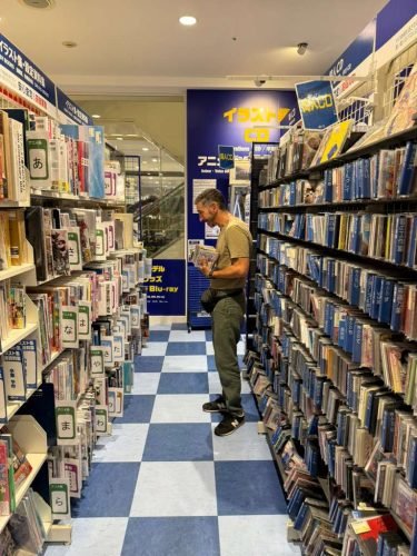 Interior de la tienda Surugaya en Shinjuku